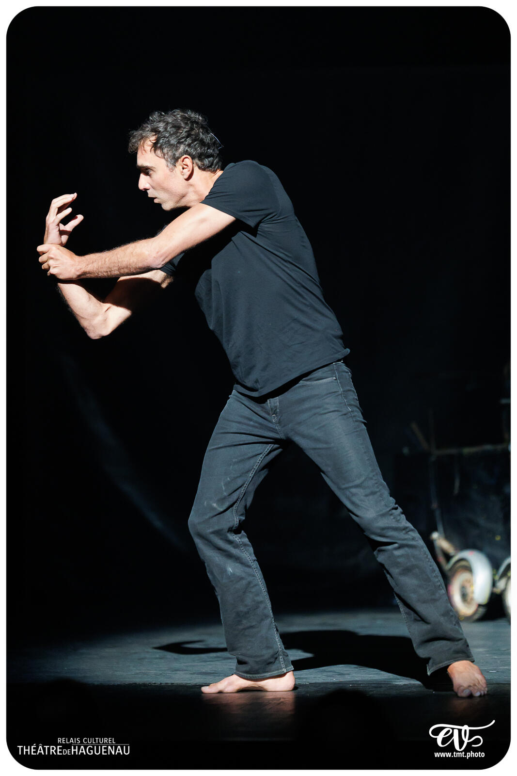 TROP PRÈS DU MUR (TYPHUS BRONX)